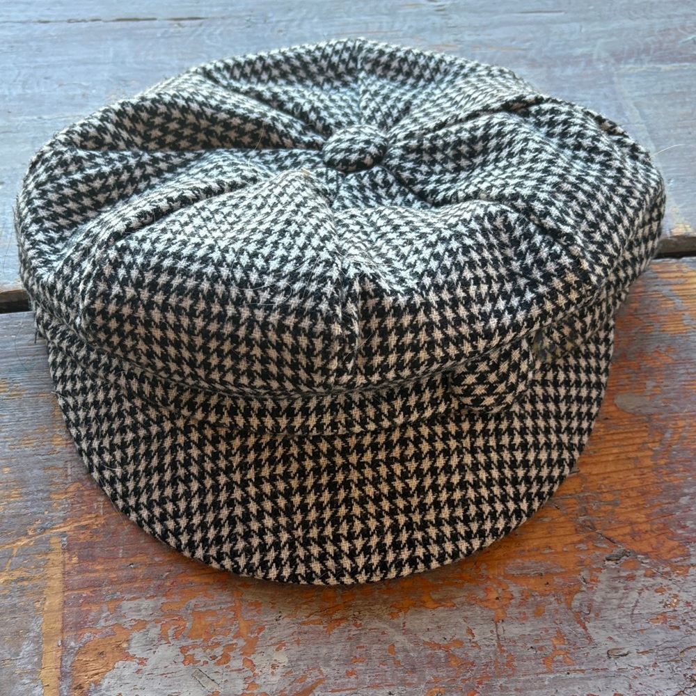 Classic Houndstooth Newsboy Cap